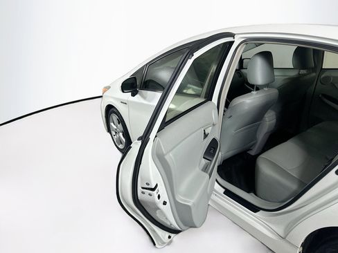 Used 2015 Toyota Prius Five w/ Advanced Technology Package FWD image 25