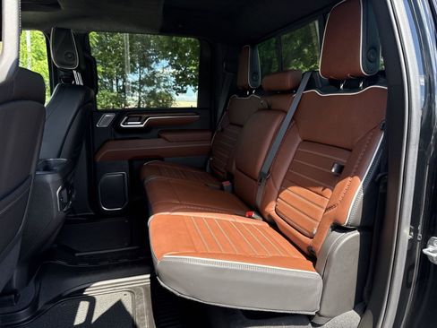 Used 2024 GMC Sierra 2500 Denali Ultimate w/ Snow Plow Prep/Camper Package AWD/4WD image 22