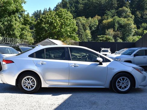Used 2021 Toyota Corolla LE FWD image 6