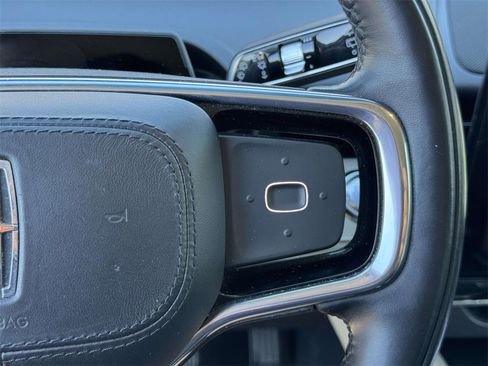 Used 2024 Lincoln Nautilus Reserve image 12