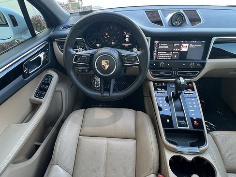 Used 2022 Porsche Macan image 11