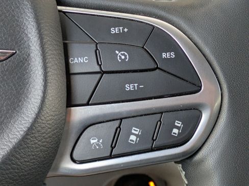 Used 2023 Chrysler Pacifica Touring-L FWD image 29