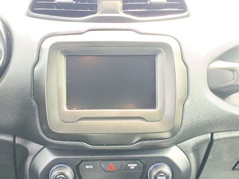 Used 2020 Jeep Renegade Latitude FWD image 13