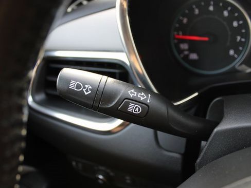 Used 2021 Chevrolet Equinox LT w/ Driver Convenience Package image 18