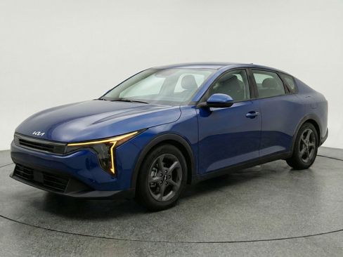 Used 2025 Kia K4 FWD image 2