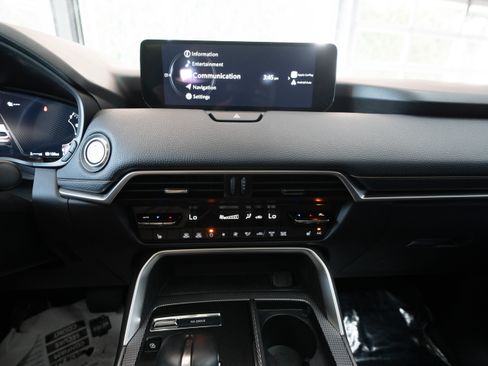 Used 2024 MAZDA CX-90 Plug-In Hybrid w/ Preferred AWD/4WD image 17