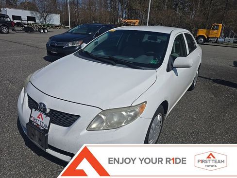 Used 2010 Toyota Corolla LE image 1
