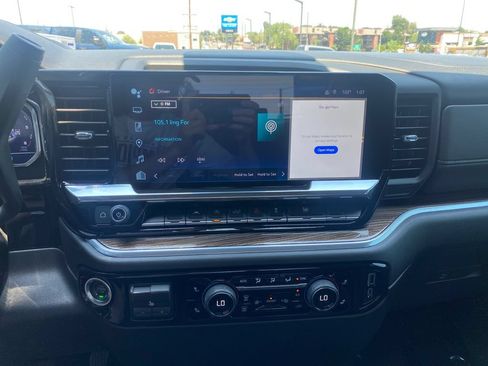 Used 2025 Chevrolet Silverado 1500 LT AWD/4WD image 17