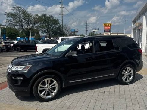 Used 2019 Ford Explorer XLT w/ Equipment Group 202A FWD image 12