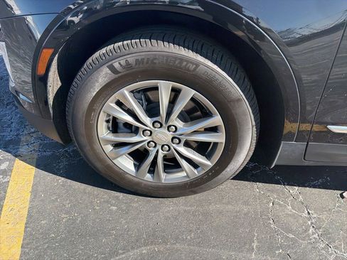 Used 2022 Cadillac XT5 Premium Luxury image 2