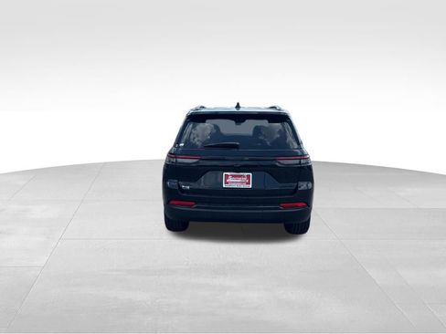 Used 2025 Jeep Grand Cherokee Limited w/ Black Appearance Package AWD/4WD image 4
