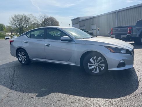 Used 2022 Nissan Altima 2.5 S image 2