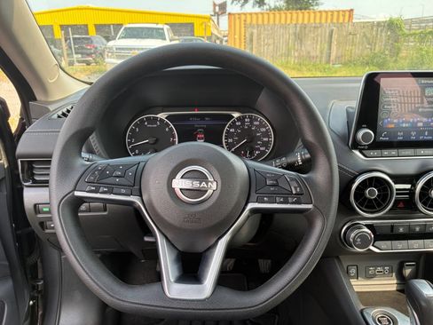 Used 2025 Nissan Sentra SV FWD image 22