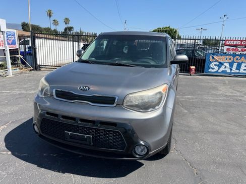 Used 2016 Kia Soul + FWD image 2