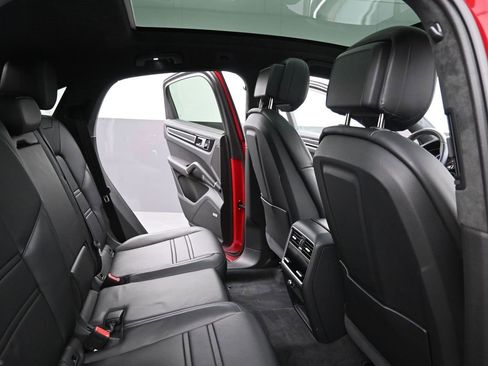 Used 2023 Porsche Cayenne GTS image 18