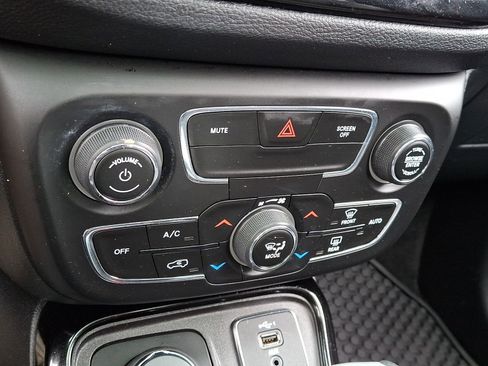 Used 2020 Jeep Compass Latitude image 18