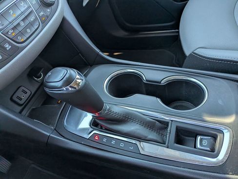 Used 2018 Chevrolet Equinox Premier image 22