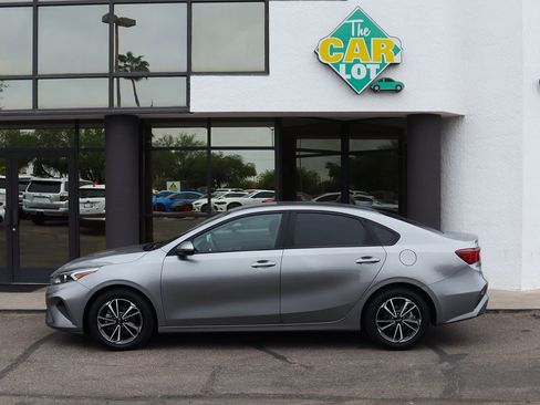 Used 2022 Kia Forte LXS image 8