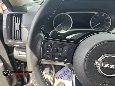 Used 2022 Nissan Pathfinder SV AWD/4WD image 19