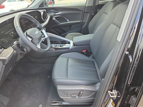 Certified 2025 Audi Q5 Premium AWD/4WD image 5