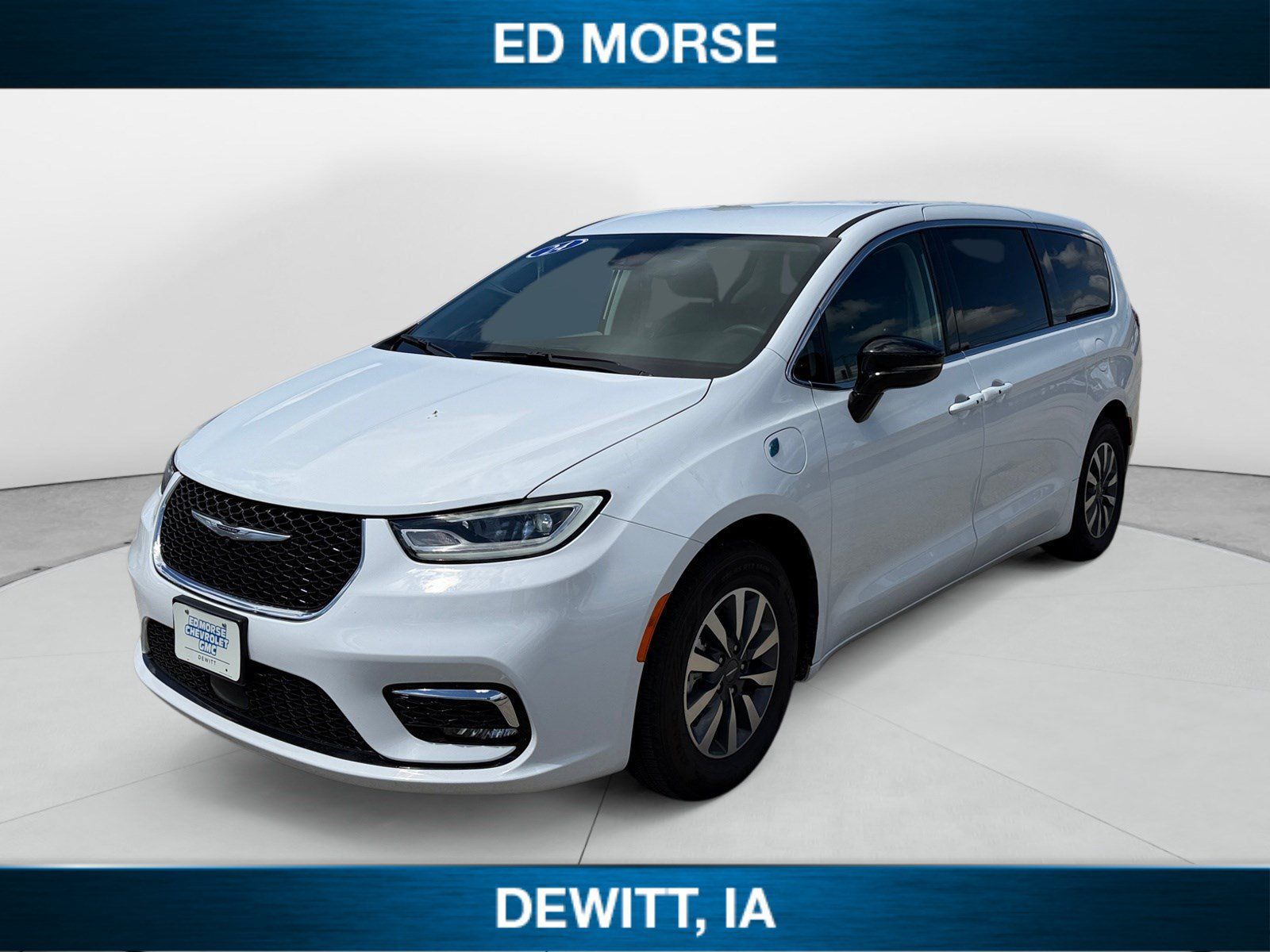 Used 2024 Chrysler Pacifica Limited FWD image 1