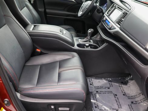 Used 2019 Toyota Highlander SE AWD/4WD image 35