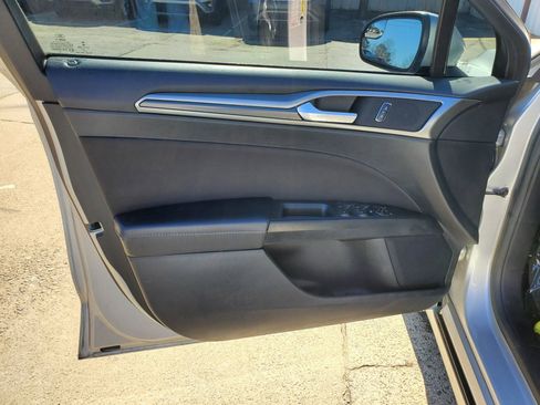 Used 2017 Ford Fusion SE w/ Equipment Group 201A image 19