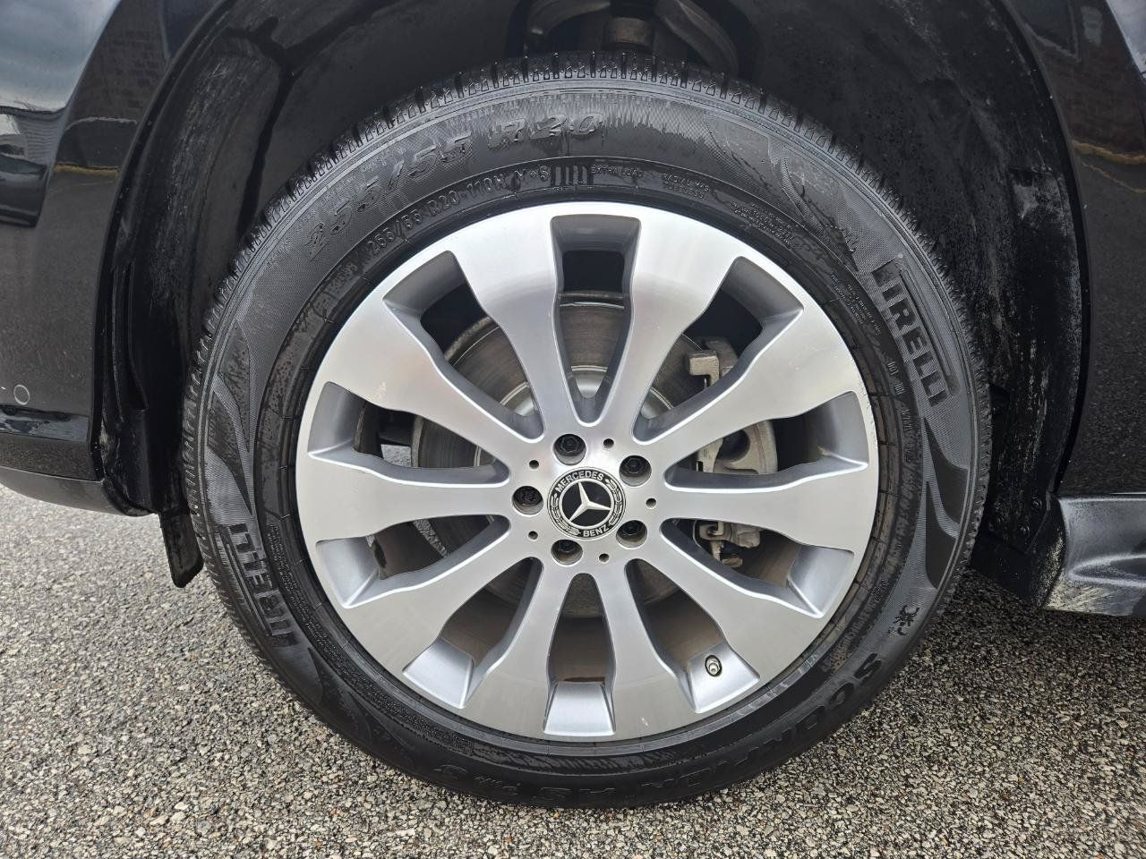 Used 2017 Mercedes-Benz GLS 450 4MATIC w/ Premium Package image 9