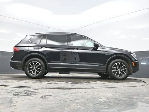 Used 2021 Volkswagen Tiguan SE image 38