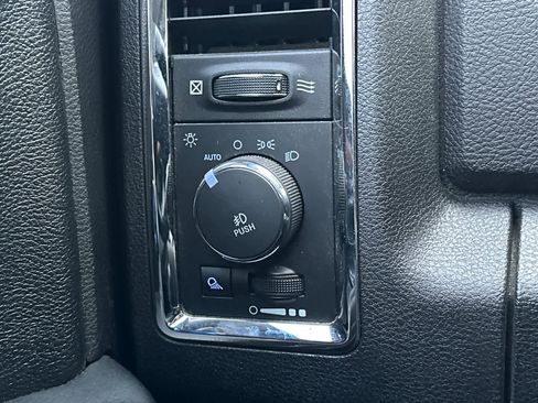 Used 2017 RAM 2500 Laramie w/ Sport Appearance Group image 31