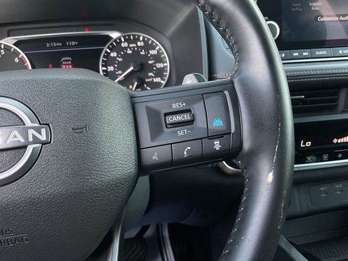 Used 2025 Nissan Rogue SV FWD image 30
