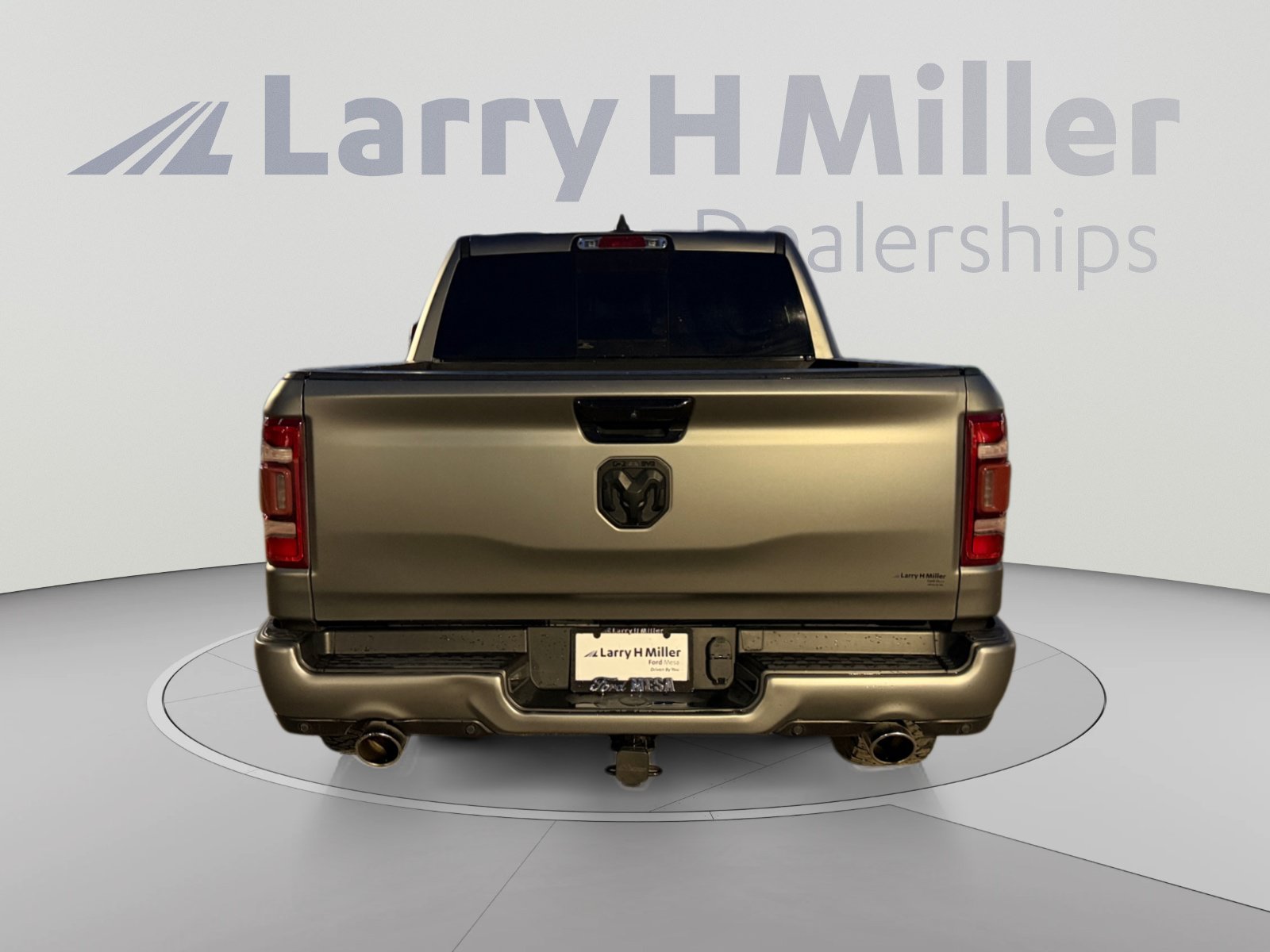 Used 2023 RAM 1500 Laramie AWD/4WD image 4