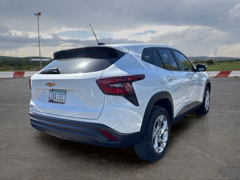 Used 2024 Chevrolet Trax LS w/ LS Convenience Package FWD image 3