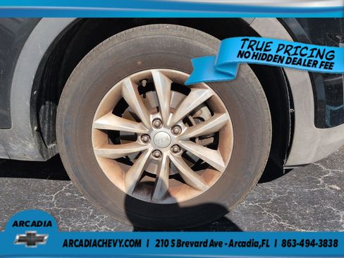 Used 2017 Kia Sorento FWD image 9