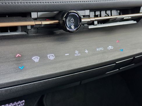 Used 2023 Nissan Ariya FWD image 24