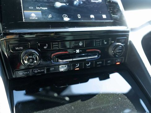 Used 2025 Jeep Grand Cherokee L Laredo w/ Luxury Tech Group I image 17