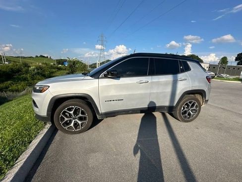 Used 2025 Jeep Compass Limited AWD/4WD image 1