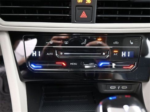 New 2026 Volkswagen Jetta SE image 4