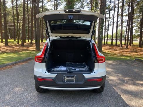 New 2025 Volvo XC40 B5 Ultra image 18
