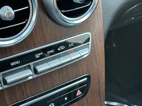 Used 2022 Mercedes-Benz GLC 300 4MATIC image 30