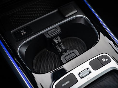 Used 2024 Mercedes-Benz GLB 250 4MATIC image 33