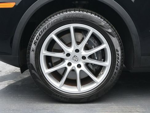 Used 2021 Porsche Cayenne image 27