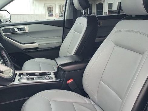 Used 2021 Ford Explorer XLT w/ Equipment Group 202A image 11