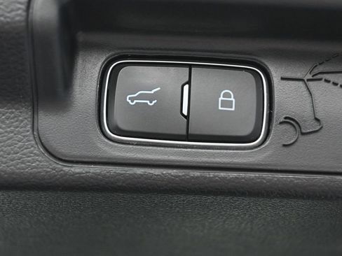 Used 2022 Ford Explorer Limited w/ Equipment Group 301A AWD/4WD image 35