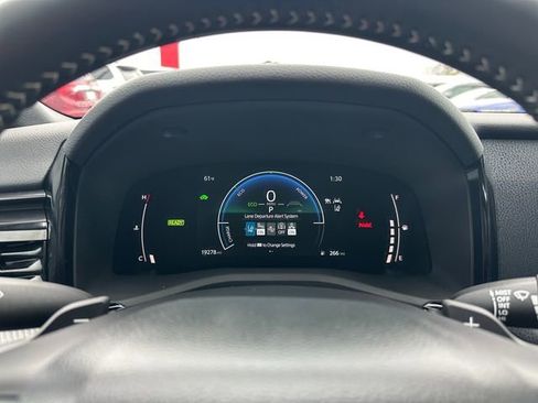 Used 2025 Toyota Camry SE image 26