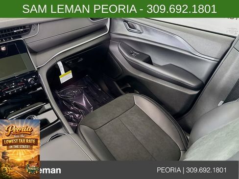 New 2025 Jeep Grand Cherokee Altitude image 23