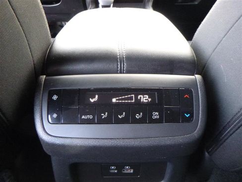 Used 2024 Nissan Pathfinder SV image 18