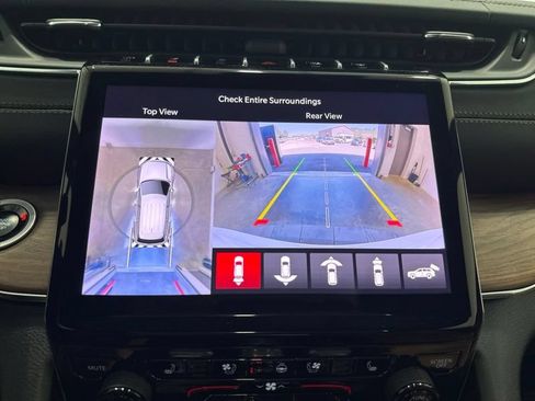 Used 2025 Jeep Grand Cherokee Summit AWD/4WD image 36