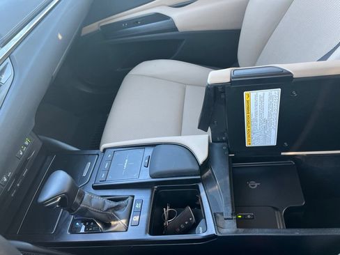 Used 2021 Lexus ES 300h w/ Premium Package FWD image 18