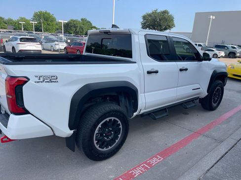 Used 2024 Toyota Tacoma TRD Off-Road w/ TRD Off Road Premium Package AWD/4WD image 7